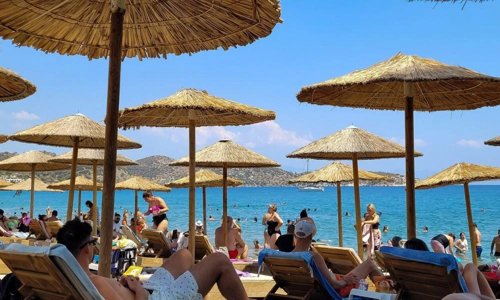 Έγινε έφοδος ισχυρών δυνάμεων της αστυνομίας στην Αγία Μαρίνα Ρόδου λόγω παραβάσεων